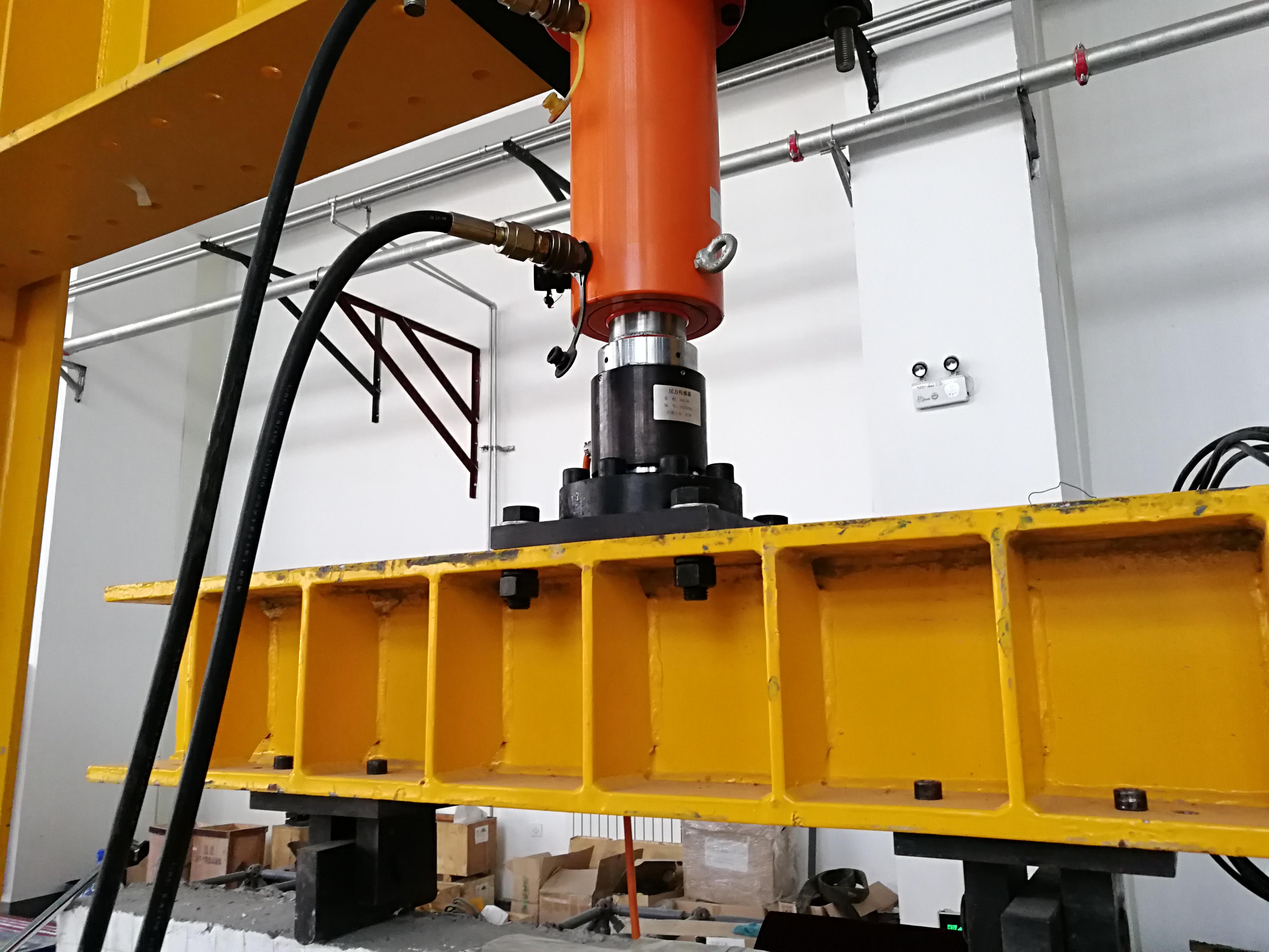 脈動疲勞試驗機 結構工程頻率試驗系統