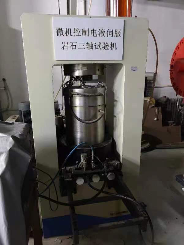 1667784328648506.png PDY-2000微機(jī)控制電液伺服巖石三軸試驗(yàn)機(jī)1.png